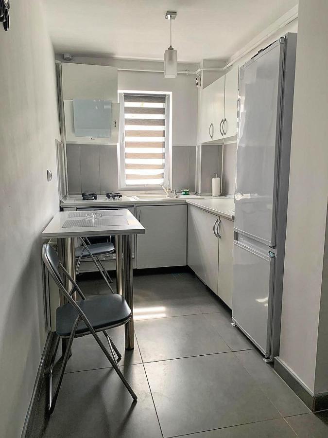 White & Elegant Luxury Apartament Lägenhet Craiova Exteriör bild