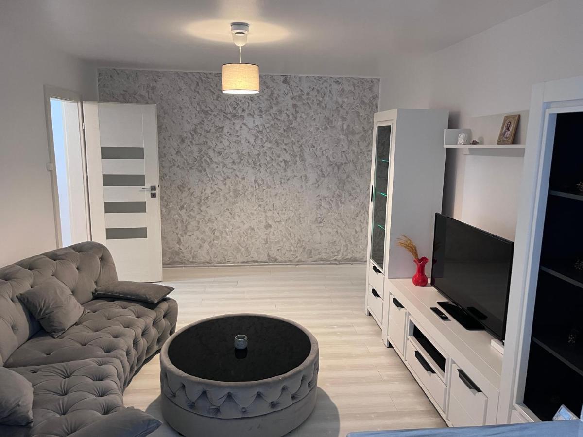 White & Elegant Luxury Apartament Lägenhet Craiova Exteriör bild